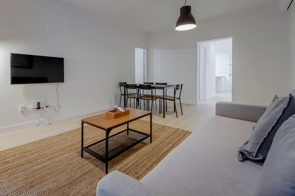 Modern Apt Para 6Px En La Plaza De Tirso De Molina Madri Exterior foto