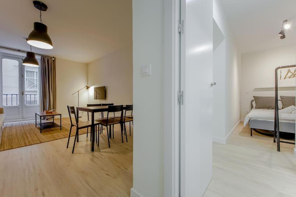 Modern Apt Para 6Px En La Plaza De Tirso De Molina Madri Exterior foto