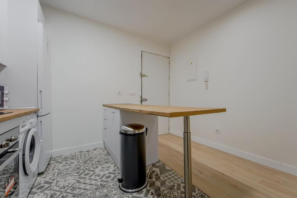 Modern Apt Para 6Px En La Plaza De Tirso De Molina Madri Exterior foto