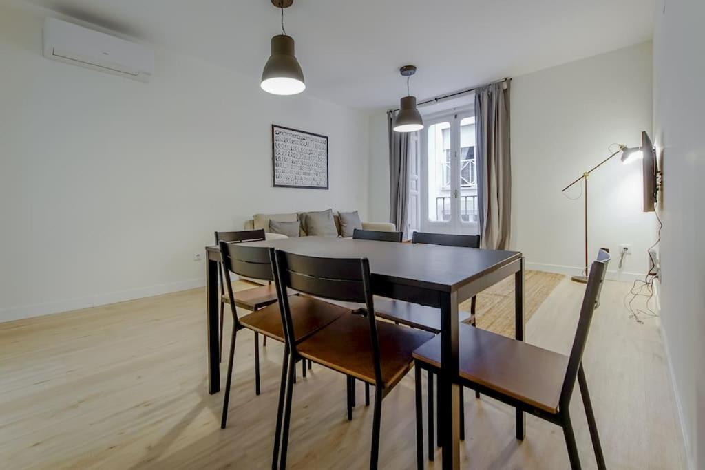 Modern Apt Para 6Px En La Plaza De Tirso De Molina Madri Exterior foto